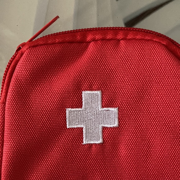 BNIP Small Red First Aid Zipper Bag⛑ - Picture 3 of 9